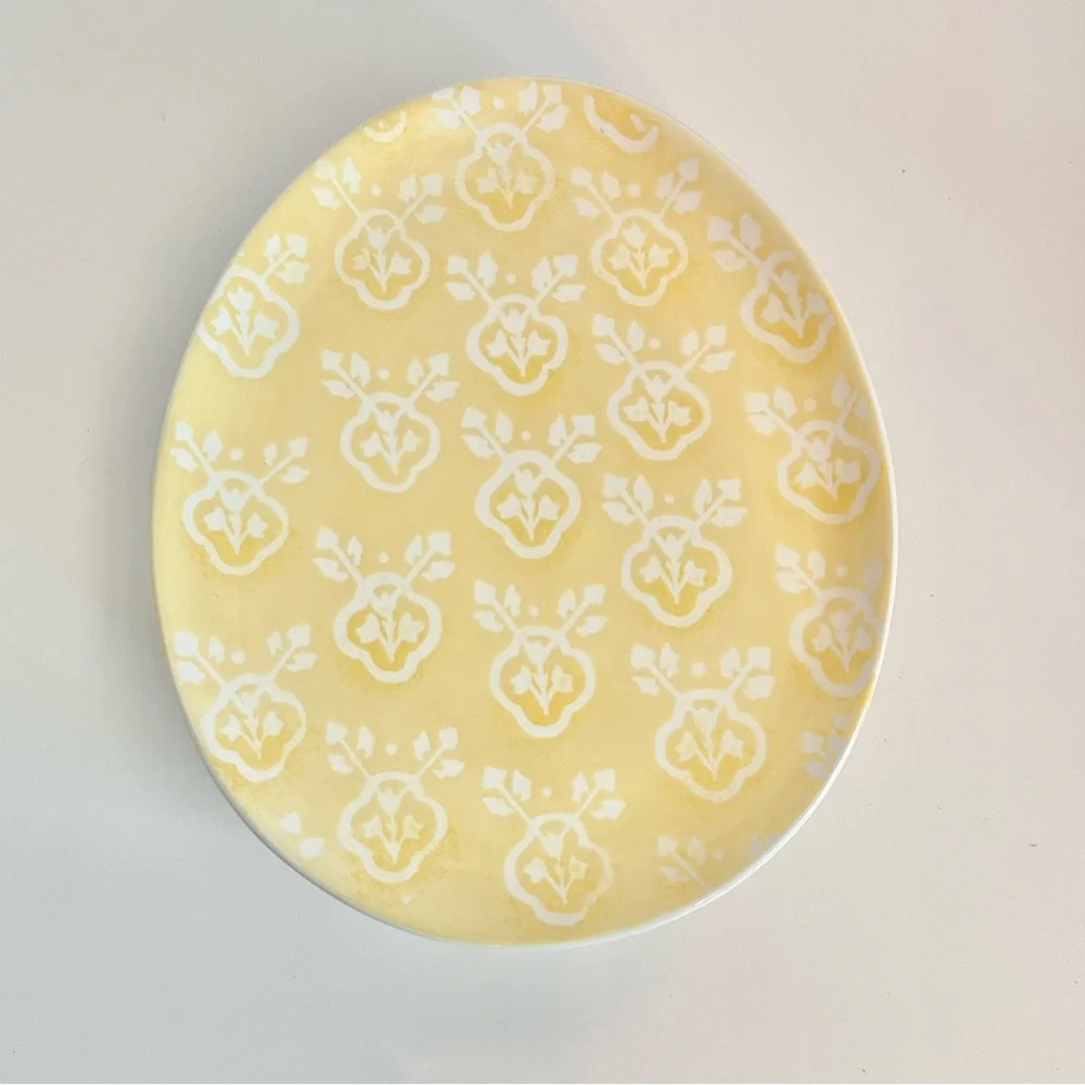 Pottery Barn Ceramic Colorful Easter Egg Shape Plate Set Pastel Yellow Pink Blue